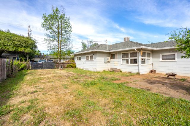 2855 Irwin Road, Redding, CA 96002