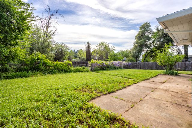 2855 Irwin Road, Redding, CA 96002