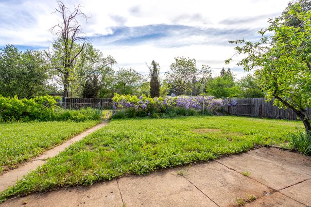 2855 Irwin Road, Redding, CA 96002