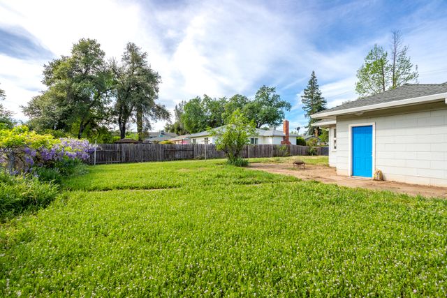 2855 Irwin Road, Redding, CA 96002