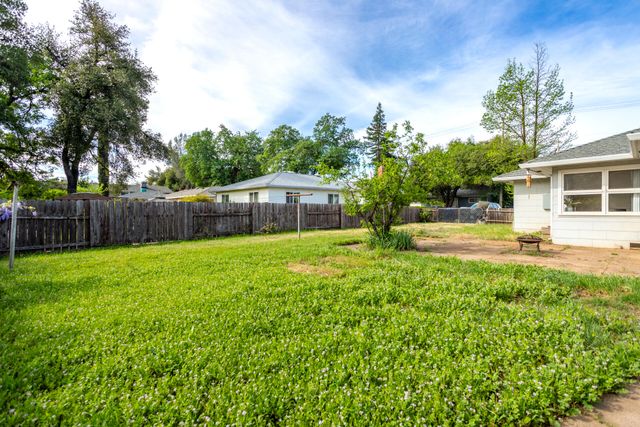 2855 Irwin Road, Redding, CA 96002