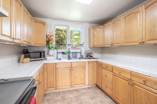 2855 Irwin Road, Redding, CA 96002