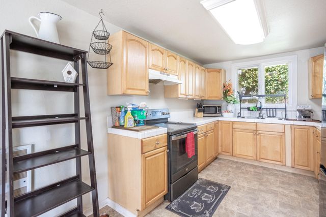 2855 Irwin Road, Redding, CA 96002