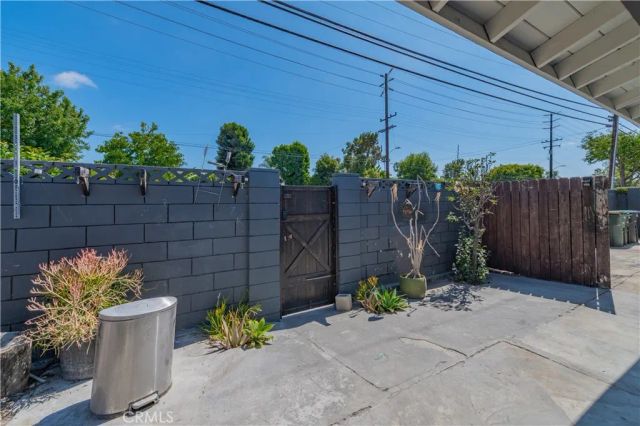 3202 Montana Avenue, Costa Mesa, CA 92626