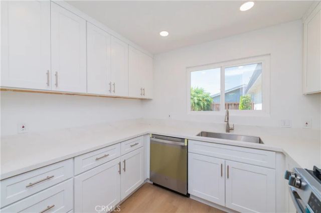 3202 Montana Avenue, Costa Mesa, CA 92626