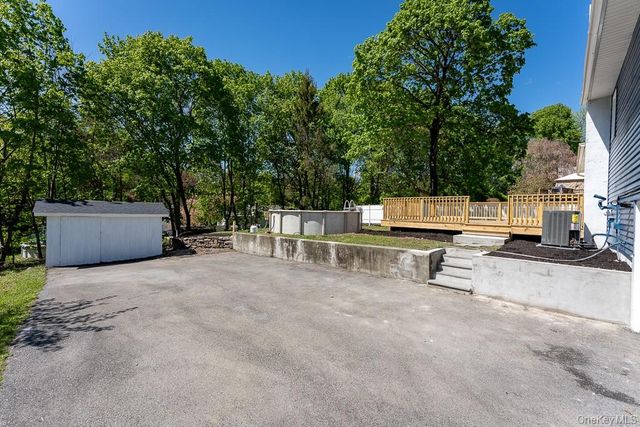 22 Oriole Drive, Poughkeepsie, NY 12601