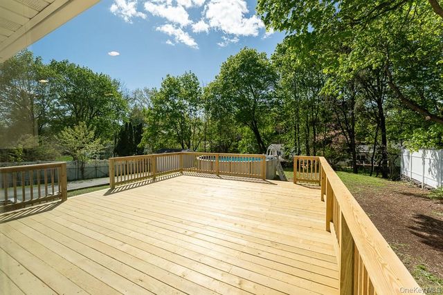 22 Oriole Drive, Poughkeepsie, NY 12601