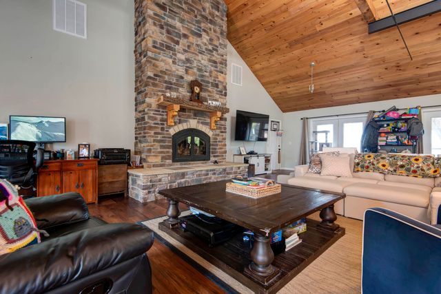 21207 Lawrence 1230, Aurora, MO 65605