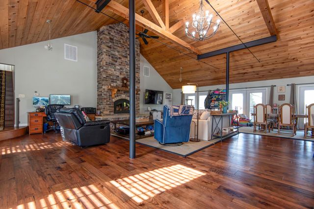 21207 Lawrence 1230, Aurora, MO 65605