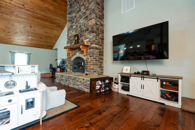 21207 Lawrence 1230, Aurora, MO 65605