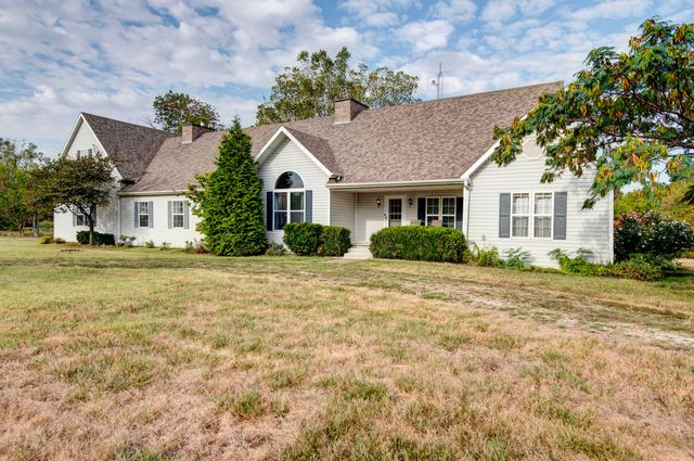 21207 Lawrence 1230, Aurora, MO 65605