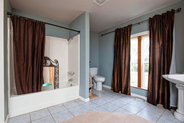 21207 Lawrence 1230, Aurora, MO 65605