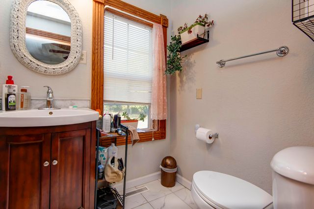 21207 Lawrence 1230, Aurora, MO 65605