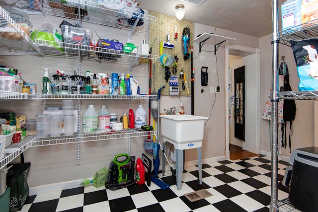 21207 Lawrence 1230, Aurora, MO 65605