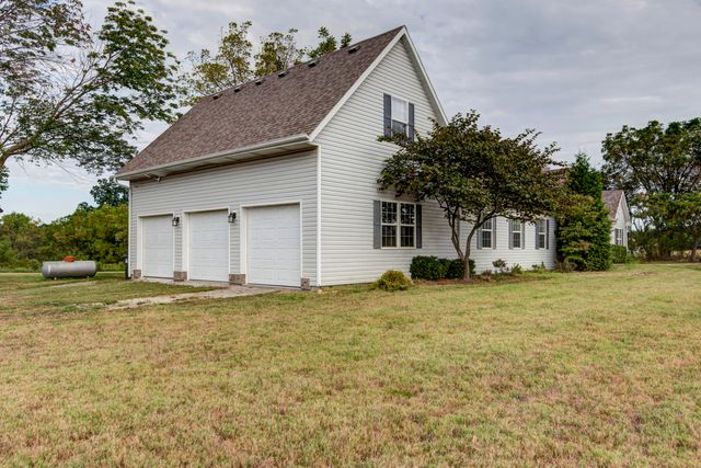 21207 Lawrence 1230, Aurora, MO 65605