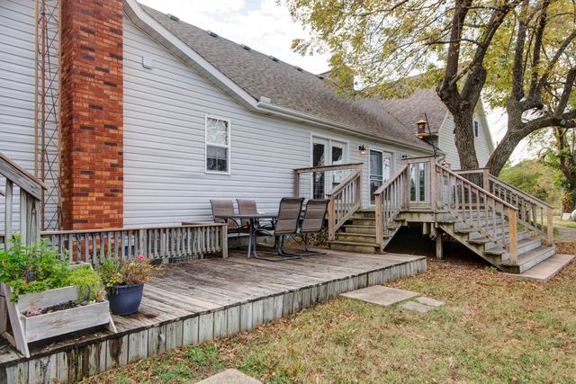 21207 Lawrence 1230, Aurora, MO 65605