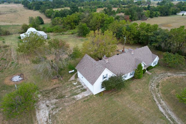 21207 Lawrence 1230, Aurora, MO 65605