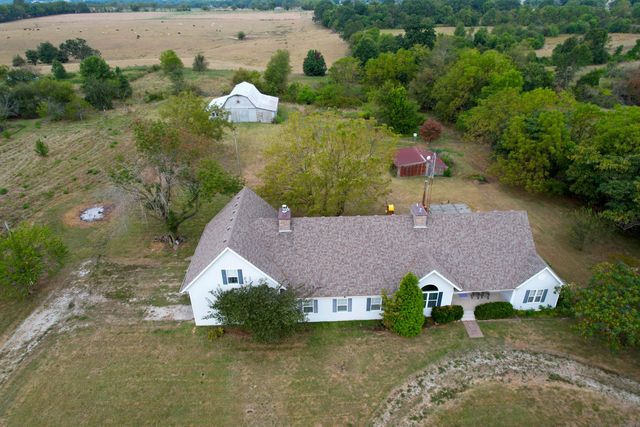 21207 Lawrence 1230, Aurora, MO 65605