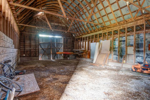 21207 Lawrence 1230, Aurora, MO 65605