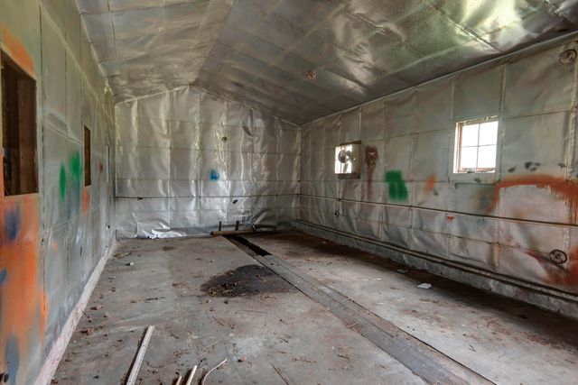 21207 Lawrence 1230, Aurora, MO 65605