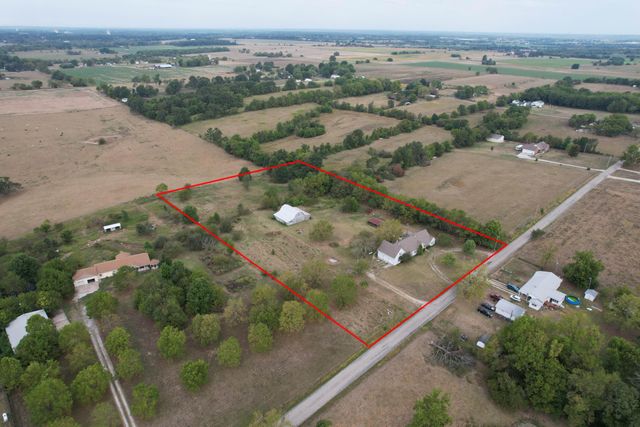 21207 Lawrence 1230, Aurora, MO 65605