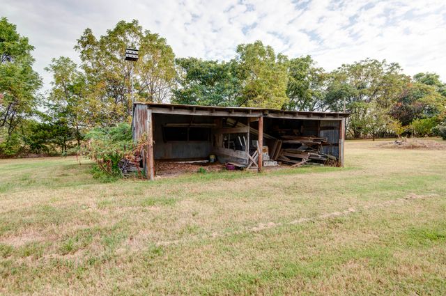 21207 Lawrence 1230, Aurora, MO 65605