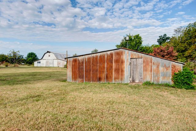 21207 Lawrence 1230, Aurora, MO 65605