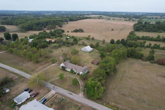 21207 Lawrence 1230, Aurora, MO 65605