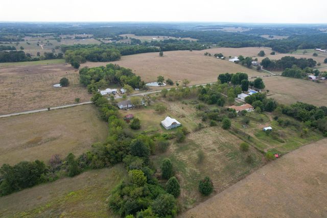 21207 Lawrence 1230, Aurora, MO 65605