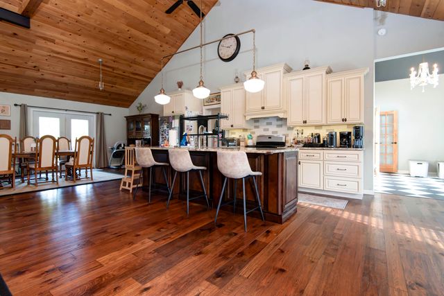 21207 Lawrence 1230, Aurora, MO 65605