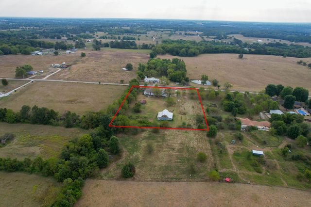 21207 Lawrence 1230, Aurora, MO 65605