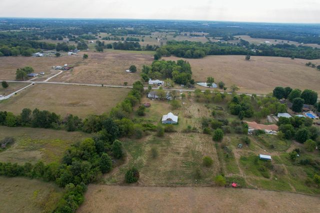 21207 Lawrence 1230, Aurora, MO 65605