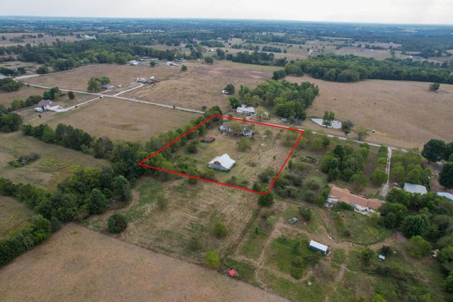 21207 Lawrence 1230, Aurora, MO 65605