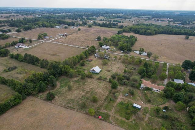 21207 Lawrence 1230, Aurora, MO 65605