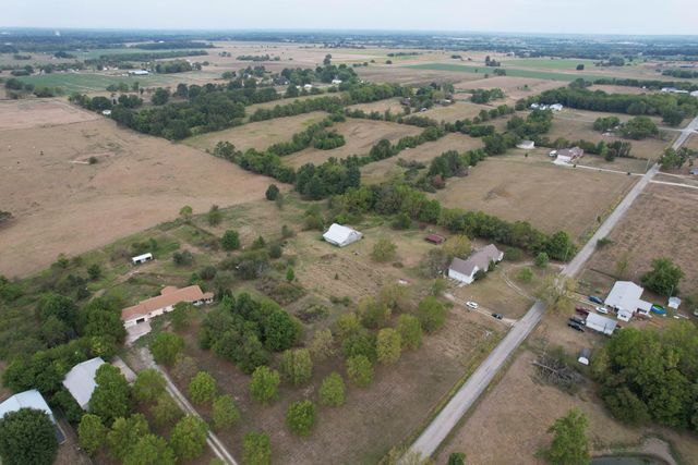 21207 Lawrence 1230, Aurora, MO 65605