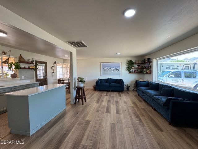 3614 TITANIC Avenue, El Paso, TX 79904