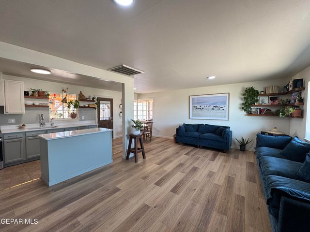 3614 TITANIC Avenue, El Paso, TX 79904