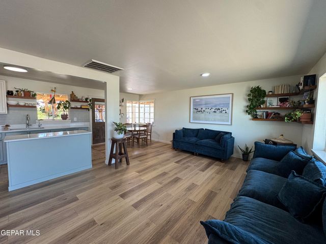 3614 TITANIC Avenue, El Paso, TX 79904