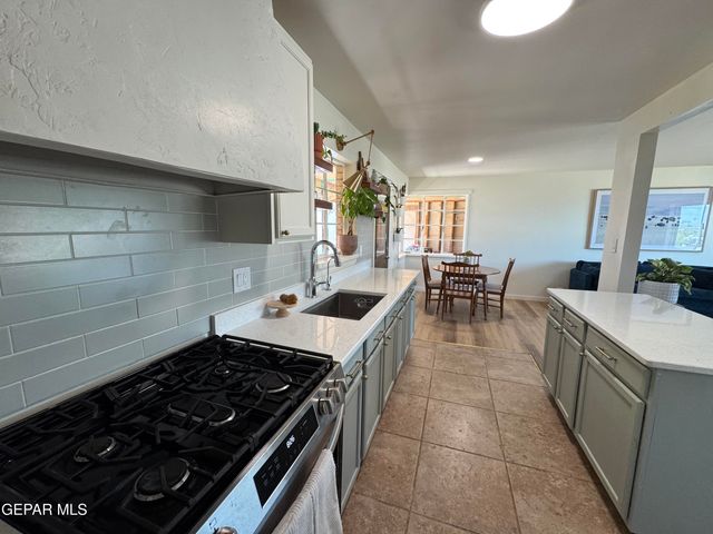 3614 TITANIC Avenue, El Paso, TX 79904