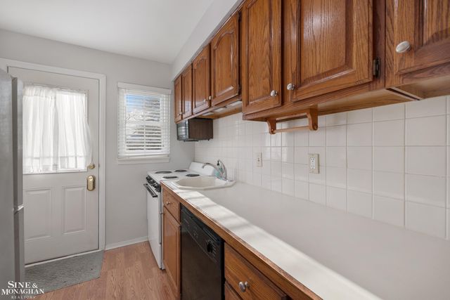 22849 Lakeshore Drive, Saint Clair Shores, MI 48080