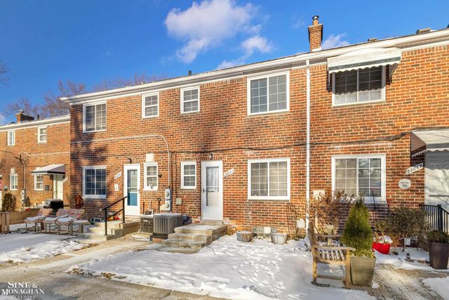 22849 Lakeshore Drive, Saint Clair Shores, MI 48080