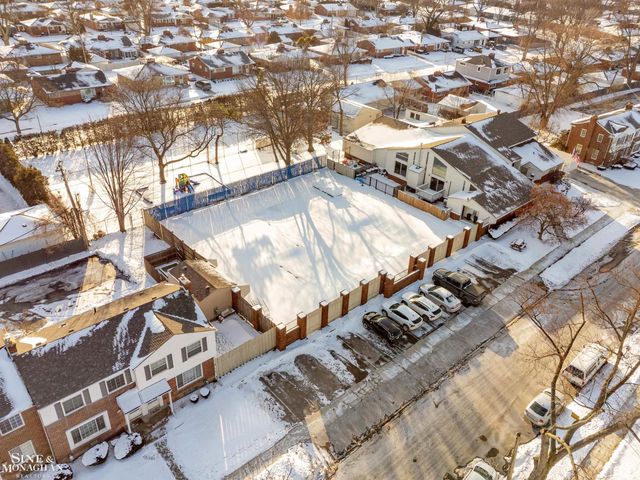 22849 Lakeshore Drive, Saint Clair Shores, MI 48080