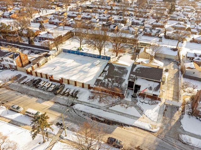 22849 Lakeshore Drive, Saint Clair Shores, MI 48080