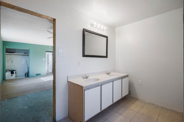 1704 Cornell Drive SE, Albuquerque, NM 87106