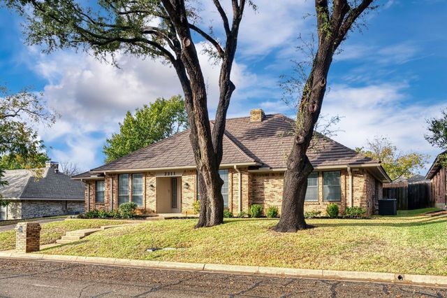 2311 Wimbledon Drive, Arlington, TX 76017
