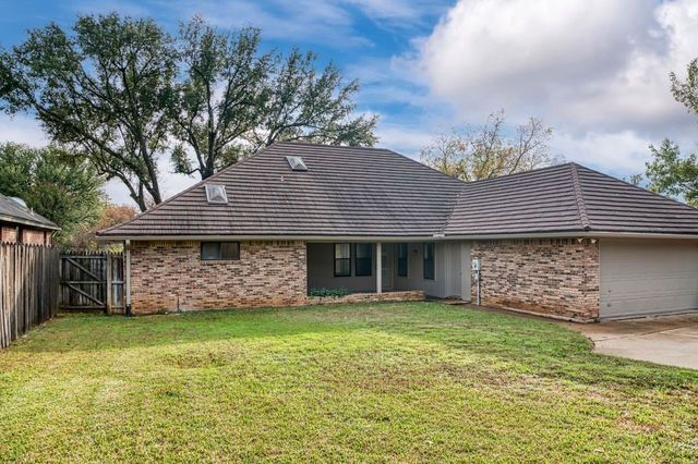 2311 Wimbledon Drive, Arlington, TX 76017