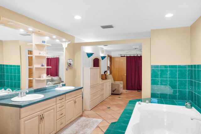 323 Bayview Avenue, Key Largo, FL 33037