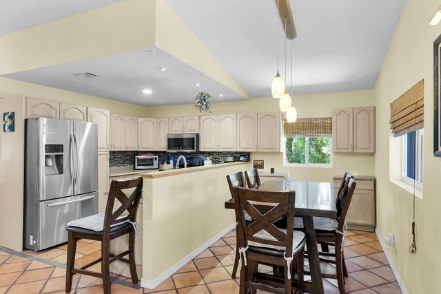 323 Bayview Avenue, Key Largo, FL 33037