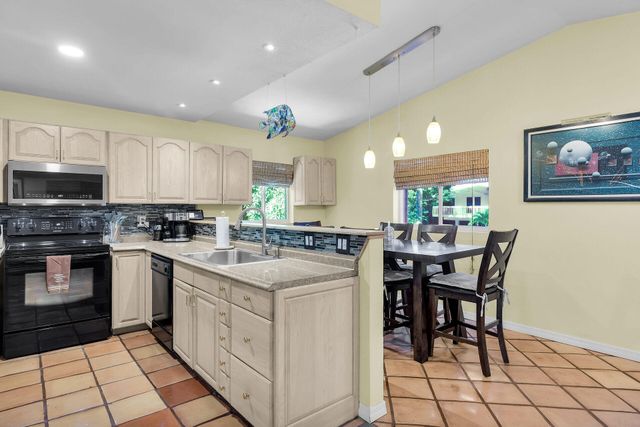 323 Bayview Avenue, Key Largo, FL 33037