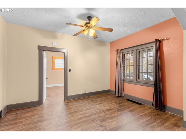 21835 WILLAMETTE Dr, West Linn, OR 97068